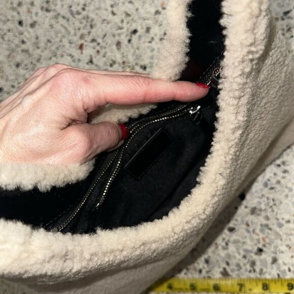 Staud ivory shearling Sherpa shoulder bag purse with dust bag - Picture 6 of 7